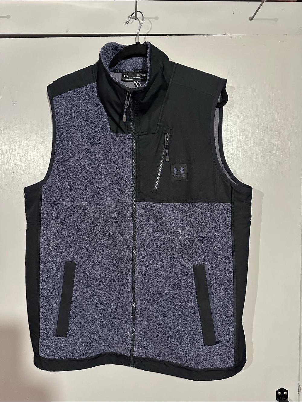 Under Armour Men’s Black and Gray Sherpa Fleece Vest